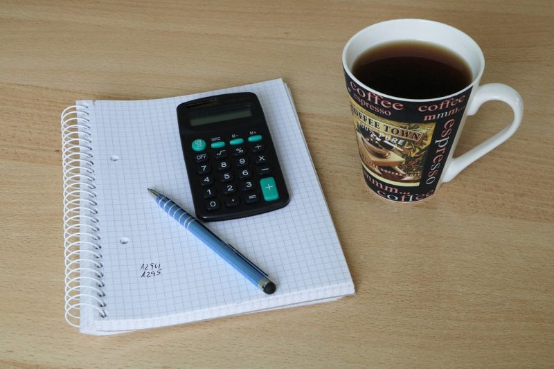 This Coffee Calculator help you to figure out the cost of each home brew cup of coffee.